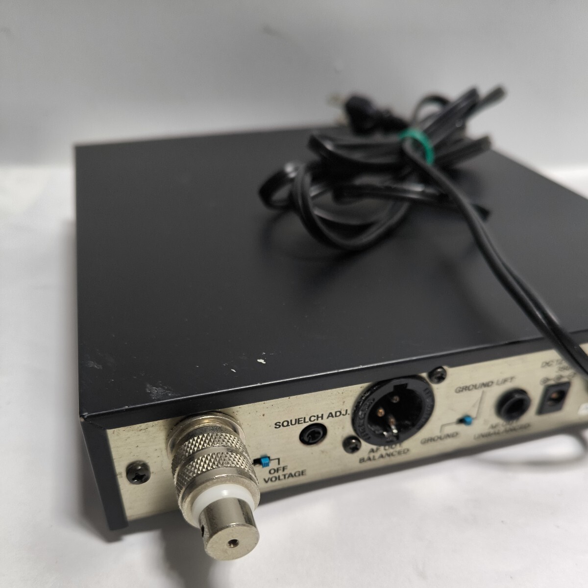 「2FL12」Audio-Technica ATW-R12 VHF Diversity Receiver with Antennas　現状出品(240507)_画像4