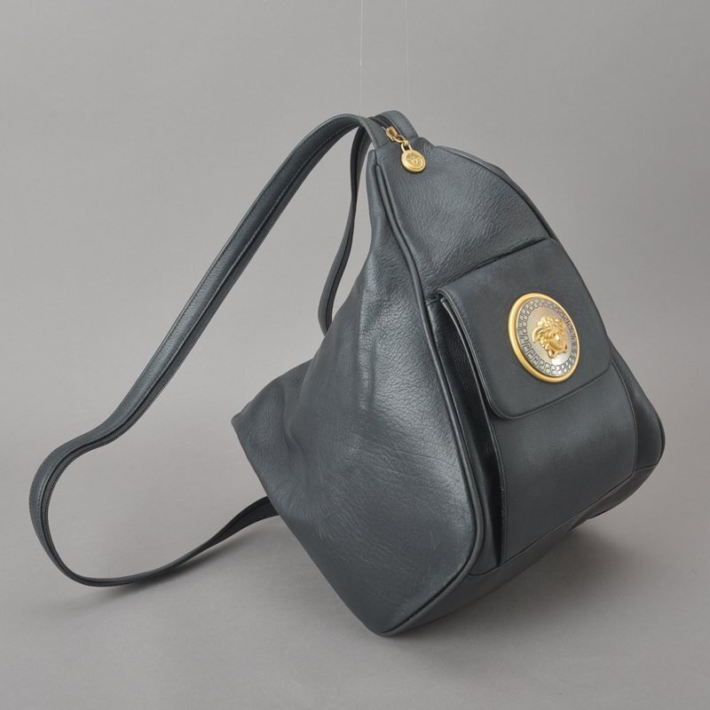  beautiful goods!GIANNI VERSACE Versace mete.-sa shoulder bag 2WAY rucksack leather black backpack Cross body bag 