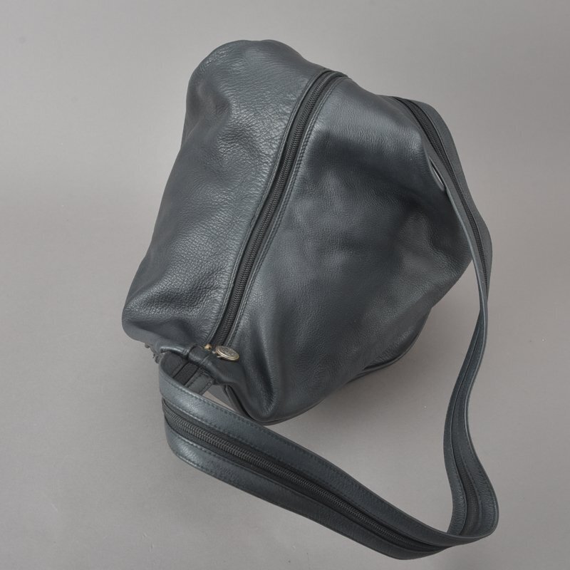  beautiful goods!GIANNI VERSACE Versace mete.-sa shoulder bag 2WAY rucksack leather black backpack Cross body bag 