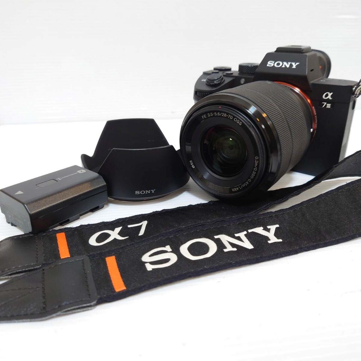 SONY ILCE-7M3 WW541200 α7Ⅲデジタル一眼カメラ ミラーレスレンズ FE 3.5-5.6/28-70 OSS 動作・通電確認済み バッテリー レンズフード_画像1