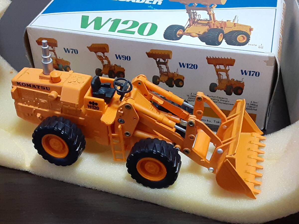 70 period ~ Yonezawa made! Diapet construction construction work vehicle * Komatsu factory 4 kind ( bulldozer / wheel loader / shovel do- The other ) box attaching! made in Japan 
