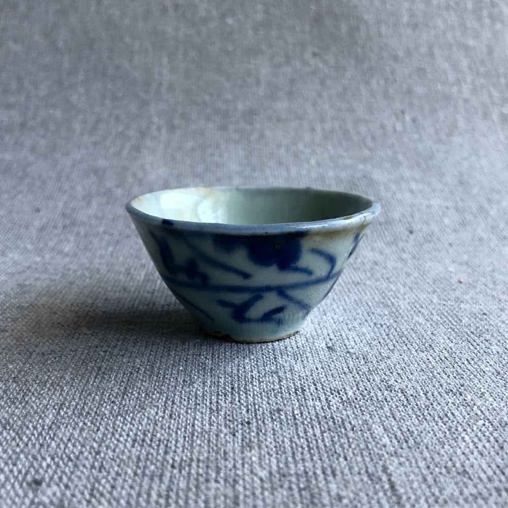  old Imari sake cup guinomi ..... sake cup and bottle sake cup porcelain ... antique antique old .. old tool 