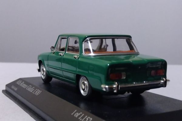 * Alpha Romeo Giulia 1300 1/43 Minichamps *