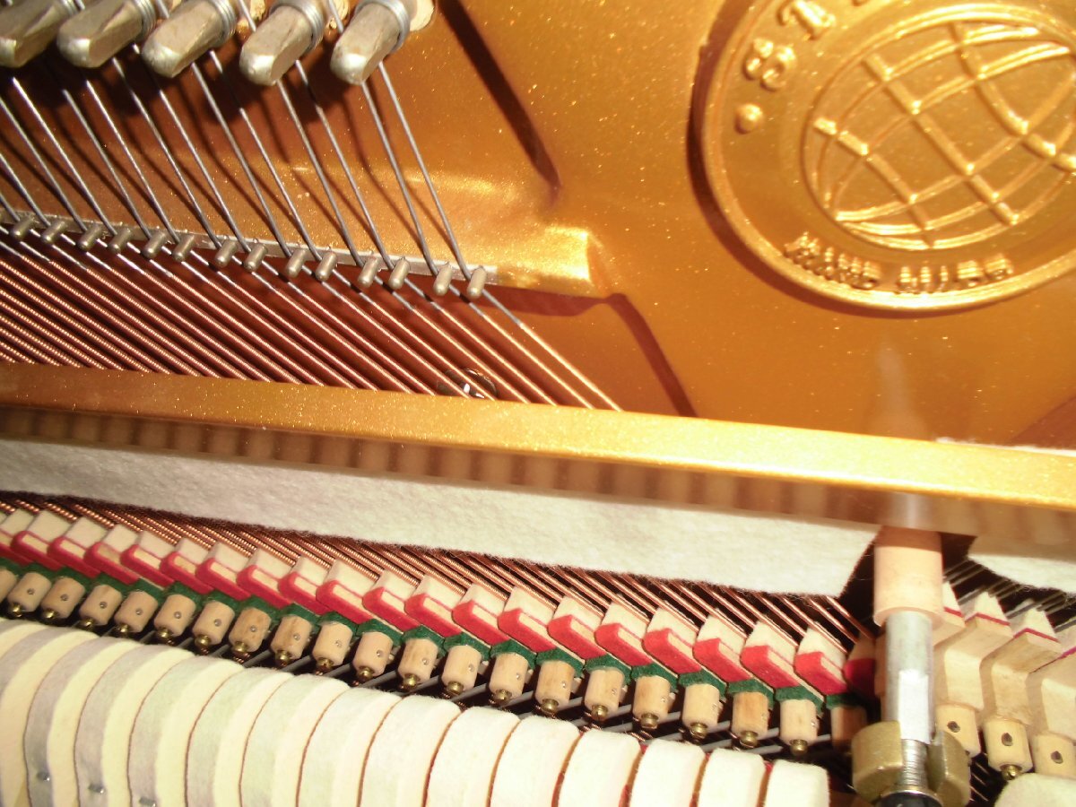  piano popular mahogany color tone. is good degree. is good size, cheap offer! fare free * conditions equipped 