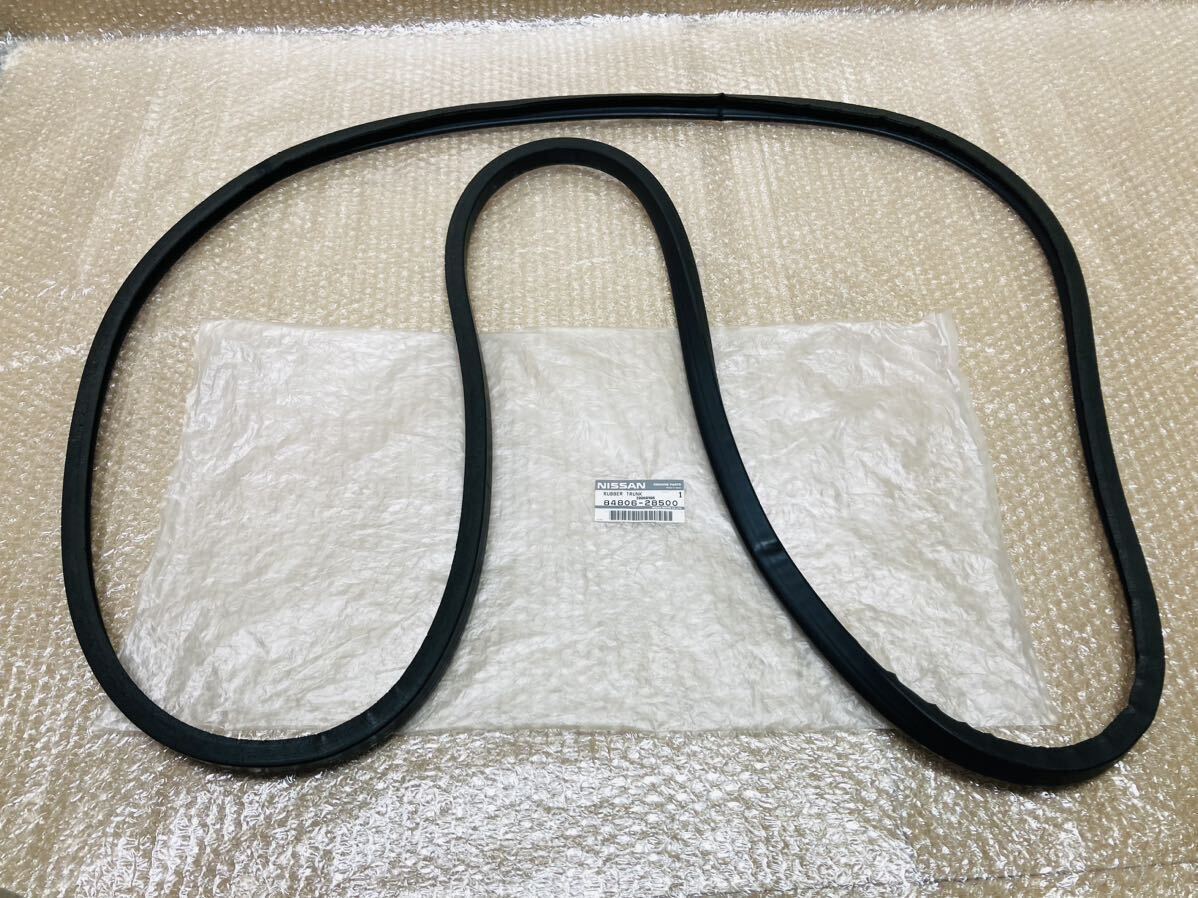 希少 製廃 未使用 日産純正品 ハコスカ GT-R トランク ウェザー 希少 製廃 未使用 日産純正品 ハコスカ GT-R トランク ウェザー