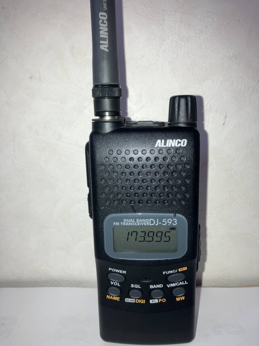 ● ALINCO 144/430MHz 5W TWIN BAND FM TRANSCEIVER DJ-593Jの画像2