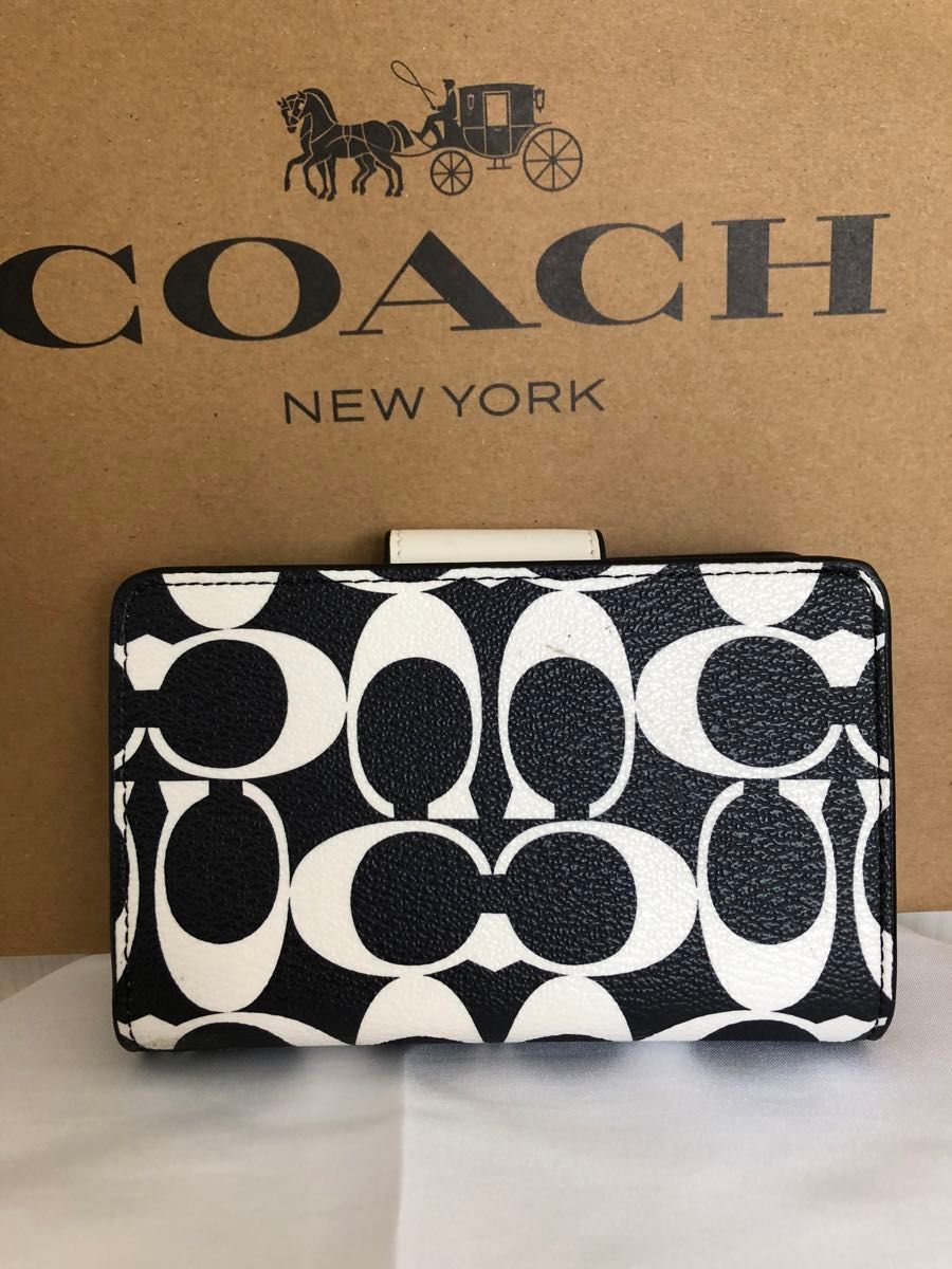 coach コーチ　レディース　財布 二つ折り財布 ホワイトボタン　新品　未使用　新作　即発送