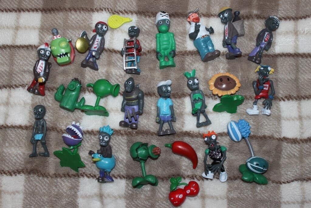 HUGE LOT OF PLANTS vs. ZOMBIES Vinyl Action Figure Lot Rare Characters 海外 即決_HUGE LOT OF PLANTS 1