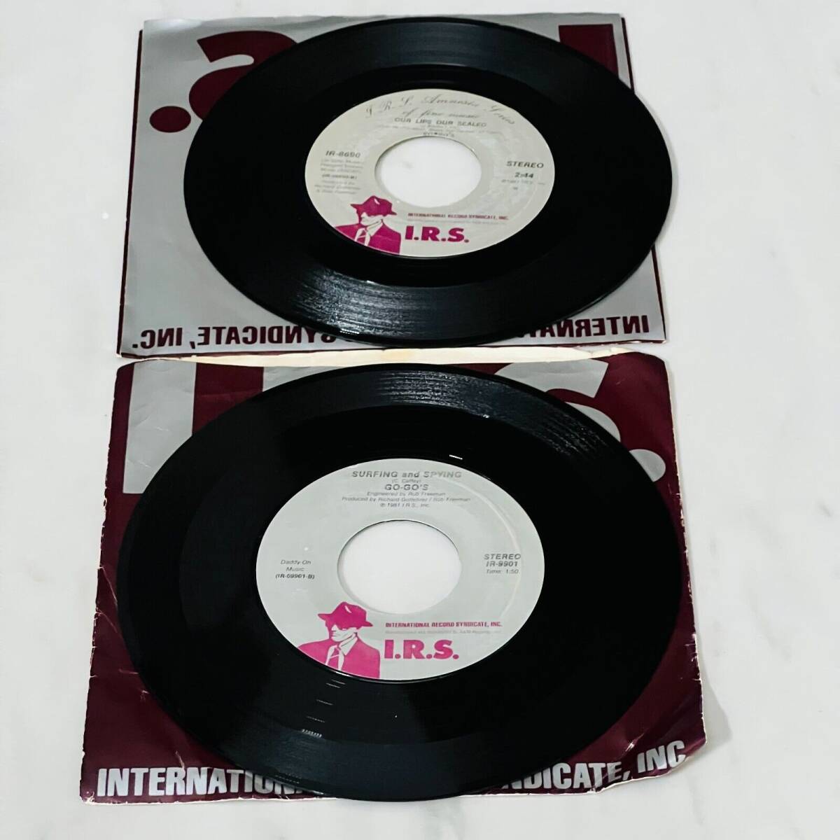 Go-Go's - Lot of two 45rpm Single Record - We Got The ビート / / Our Lips Are Sealed 海外 即決_Go-Gos - Lot of t 2