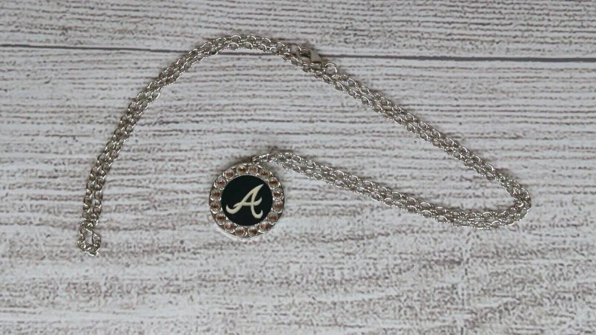 ATLANTA BRAVES MLB EARRINGS & CHARM NECKLACE AND BAR NECKLACE "BRAND NEW" 海外 即決_ATLANTA BRAVES MLB 7