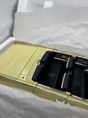 Signature Series 1961 Lincoln Continental Limousine 1:18 Scale Lucky Diecast Car 海外 即決_Signature Series 1 5