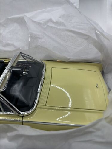 Signature Series 1961 Lincoln Continental Limousine 1:18 Scale Lucky Diecast Car 海外 即決_Signature Series 1 8