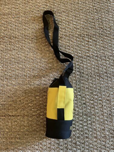 DISNEY MICKEY MOUSE YELLOW 32 OZ INSULATED BOTTLE CARRIER. NO BOTTLE INCLUDED 海外 即決_DISNEY MICKEY MOUS 2