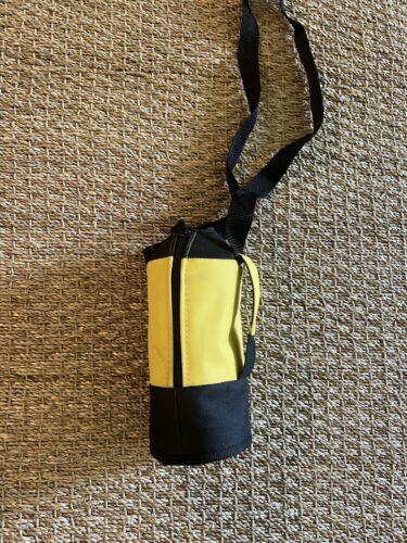 DISNEY MICKEY MOUSE YELLOW 32 OZ INSULATED BOTTLE CARRIER. NO BOTTLE INCLUDED 海外 即決_DISNEY MICKEY MOUS 3