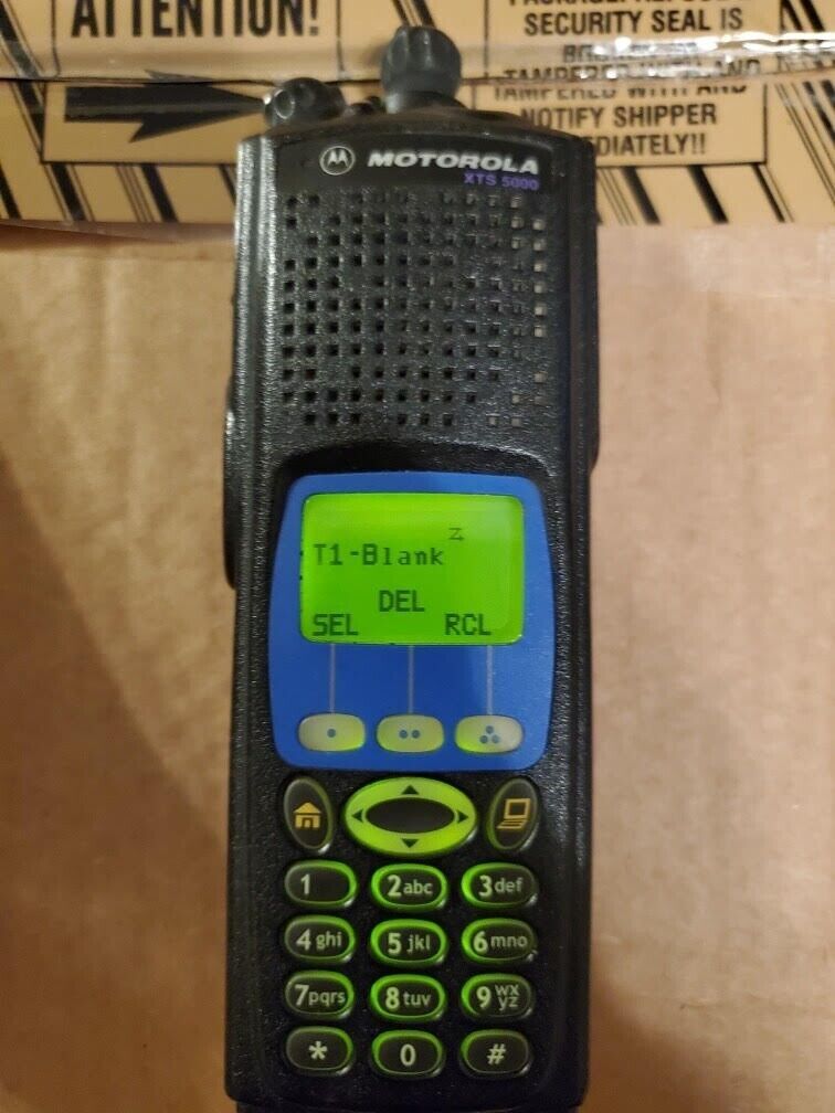 1x Motorola XTS-5000 P25 Model III portable radios P25 700/800 # H18UCH9PW7AN 海外 即決_1x Motorola XTS-50 2