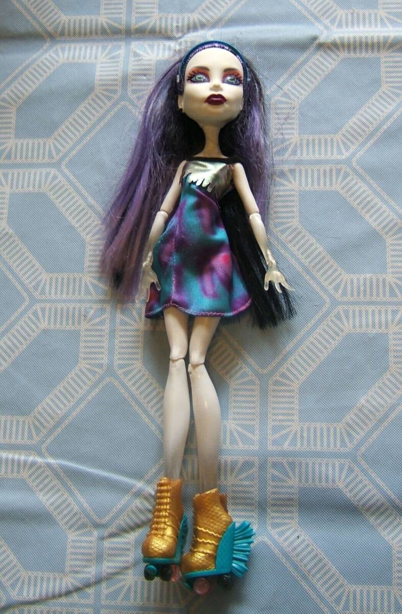 Monster High figure doll Spectra Vondergeist roller skates blue dress Mattel 海外 即決_Monster High figur 1