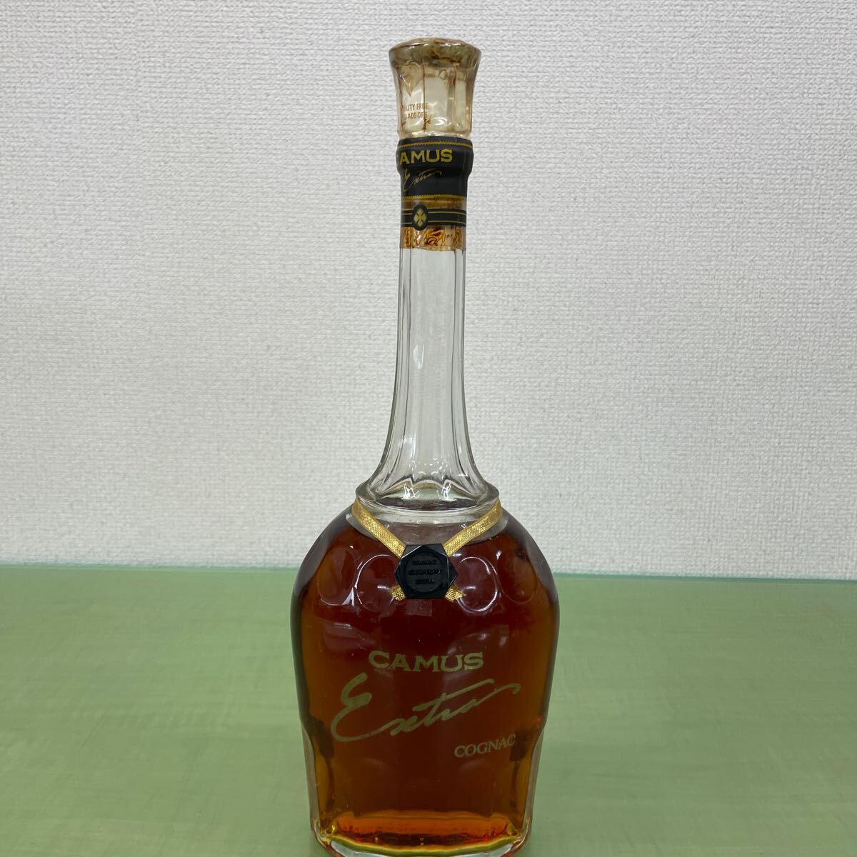 ◎ CAMUS Extra COGNAC 700ml long neck bottles古酒・未開栓品 カミュ エクストラ コニャック ブランデーの画像1