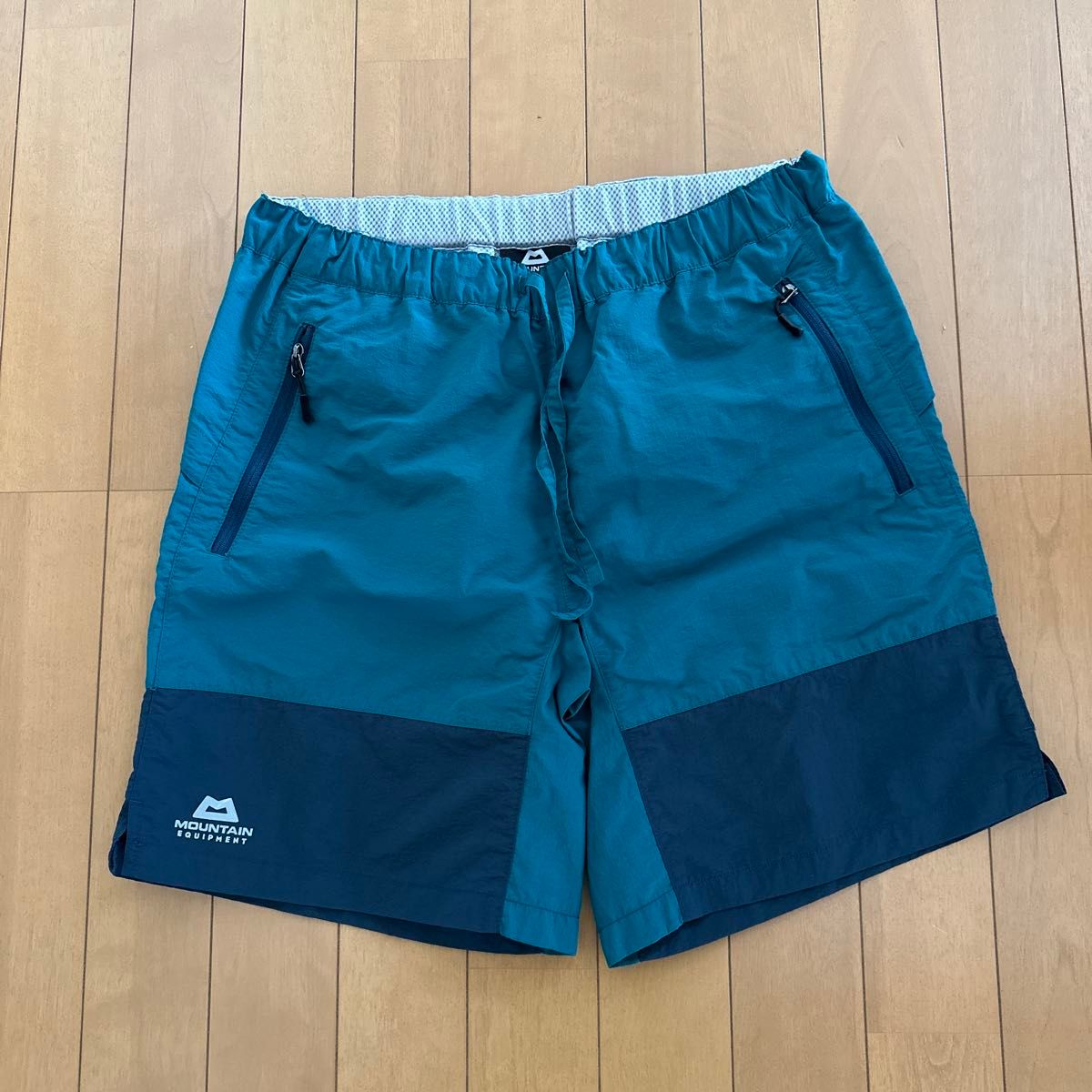 MOUNTAIN EQUIPMENT  ハーフパンツ　women's M (日本 L)