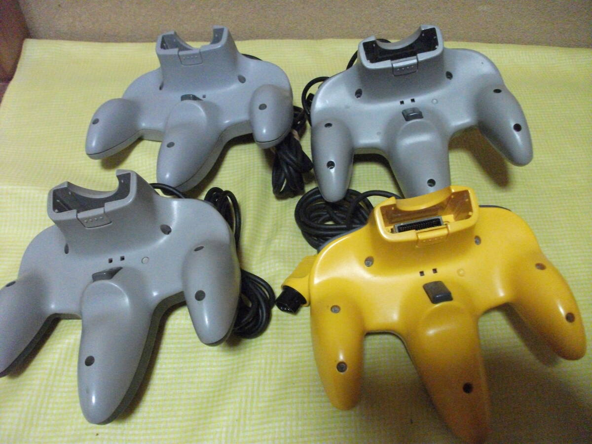 ■N64本体一式+ソフト5点セット　●コントローラー4個　　②_画像6