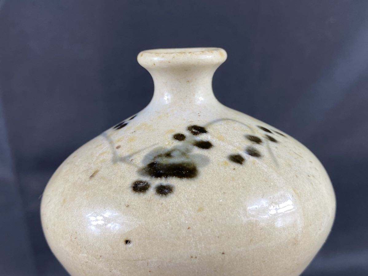 [ luck warehouse ] Joseon Dynasty early stage oil . old blue and white ceramics plum antique old . old fine art the first period Imari hour substitute article height 7cm