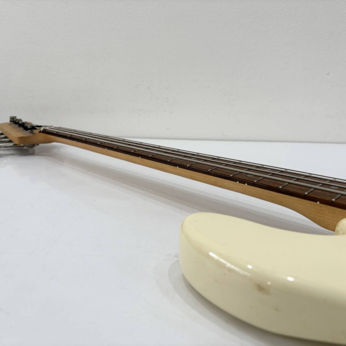 ●スクワイヤー ジャズベース Squier ホワイト スクワイア バイ フェンダー シリアルNo.CY99079515 JAZZ BASS 弦楽器 B991_画像8