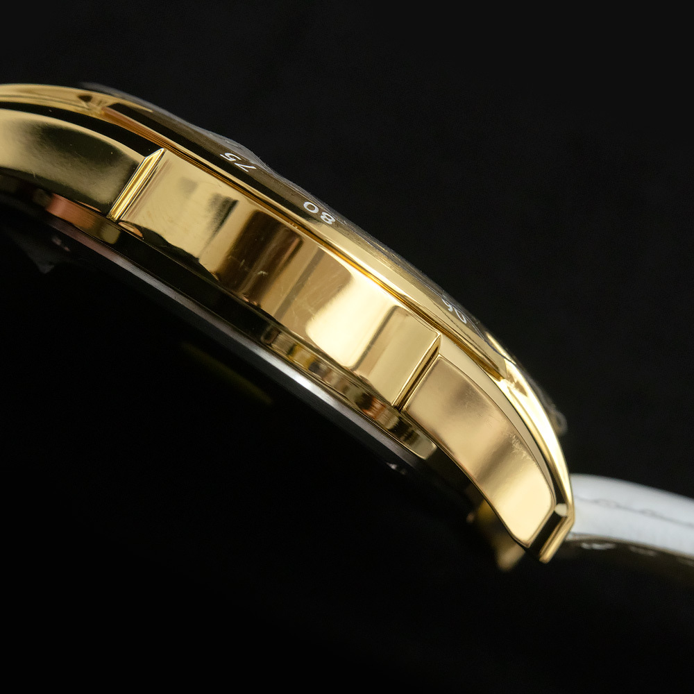（未使用　展示品）ヴェルサーチ VERSACE V-RAY クロノグラフ クォーツ 腕時計 ステンレススチール 型押しレザー ホワイト VEDB00218_画像10