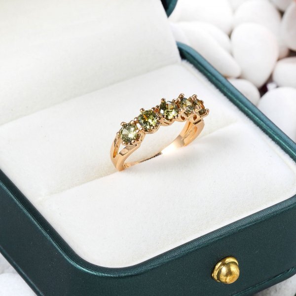 [ free shipping /ba year carefuly selected * today. Medama commodity!! abroad direct import ] emerald CZ establish nail 5 stone pave ring 