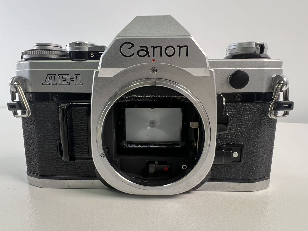 【5/51E】Canon AE-1 フィルムカメラ レンズ tokina 35-70mm 1:3.5 動作未確認_画像2