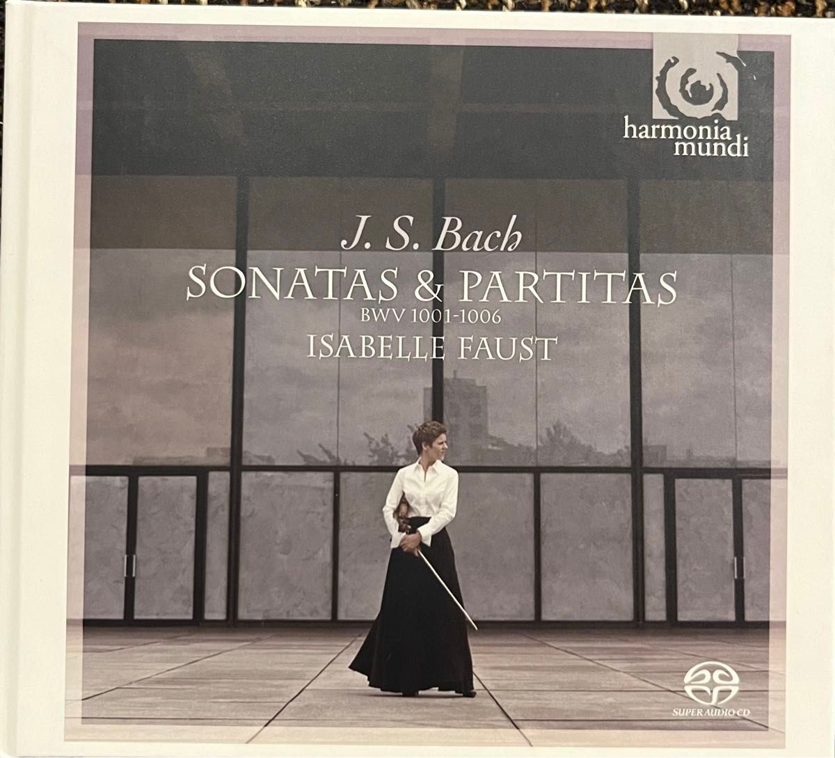 バッハ/無伴奏ヴァイオリンのためのソナタとパルティータ全曲　イザベル・ファウスト（2SACD）（シングルレイヤー）
