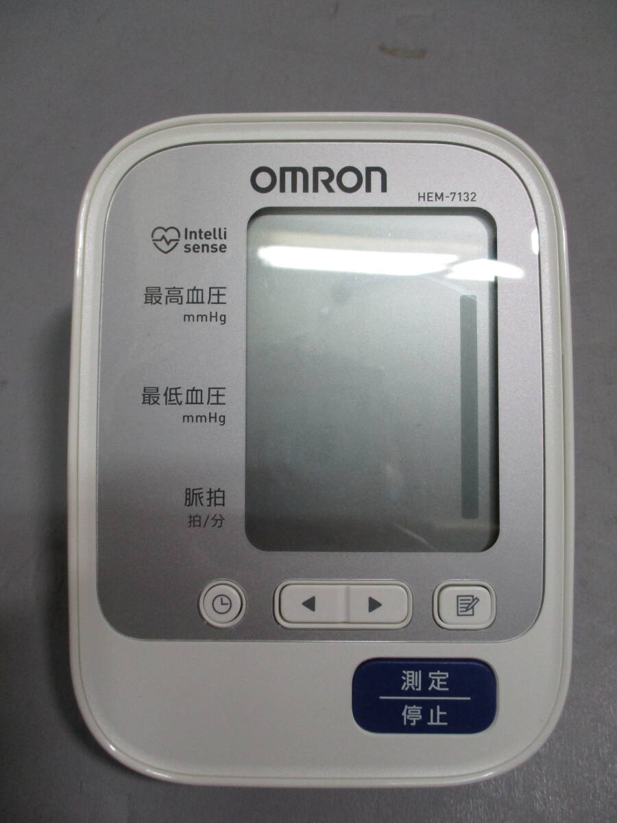 USED★OMRON★オムロン　上腕式血圧計　HEM-7132　ケース付_画像2