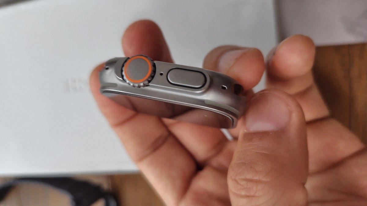 美品　バッテリー100%　Apple Watch　ウルトラ　セルラーモデル Cellularモデル　耐衝撃ケース付き