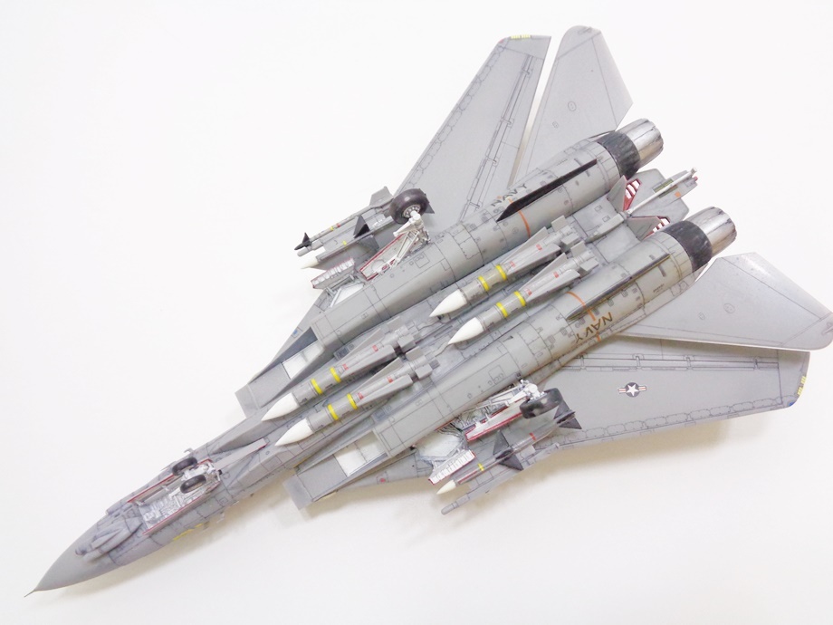 ファインモールド 1/72 アメリカ海軍 F-14A トムキャット プラモデル 完成品 グラマン Tomcat 艦上戦闘機 エアクラフト 航空機 飛行機 模型_画像7