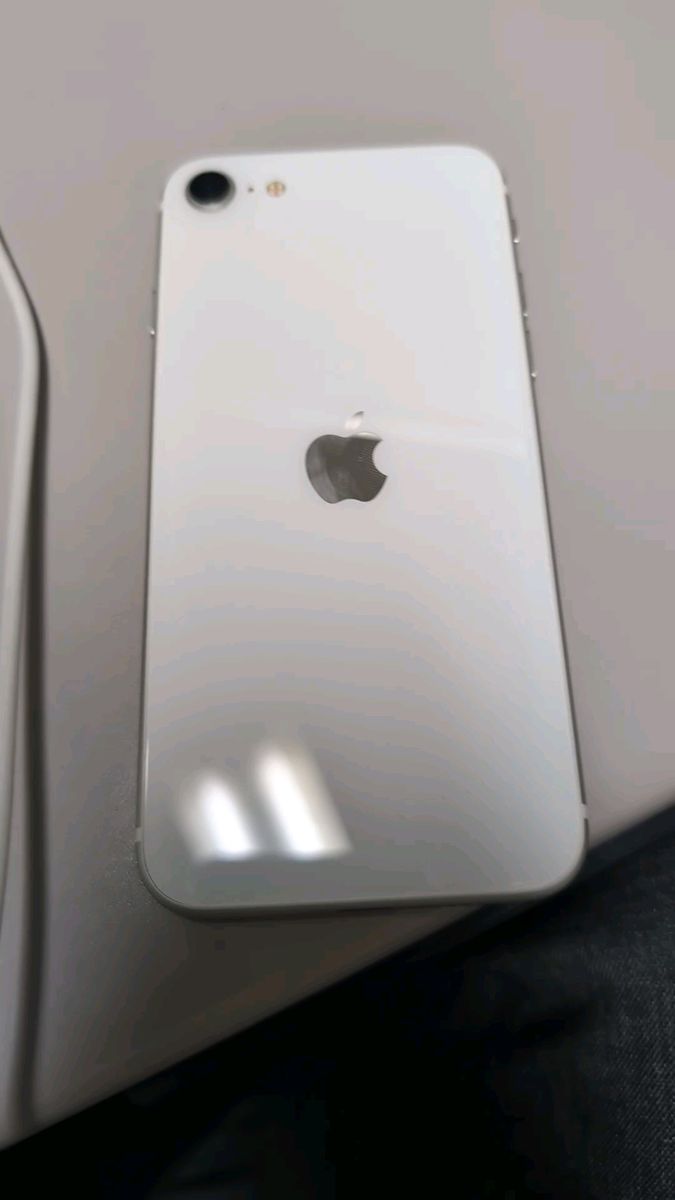 iPhoneSE第2世代　64GB ホワイト　SIMフリー