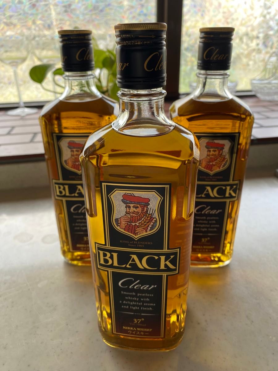 BLACK ウイスキー700ml 3本