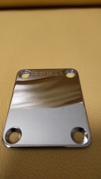 FENDER　刻印入り　ネックプレート_画像1