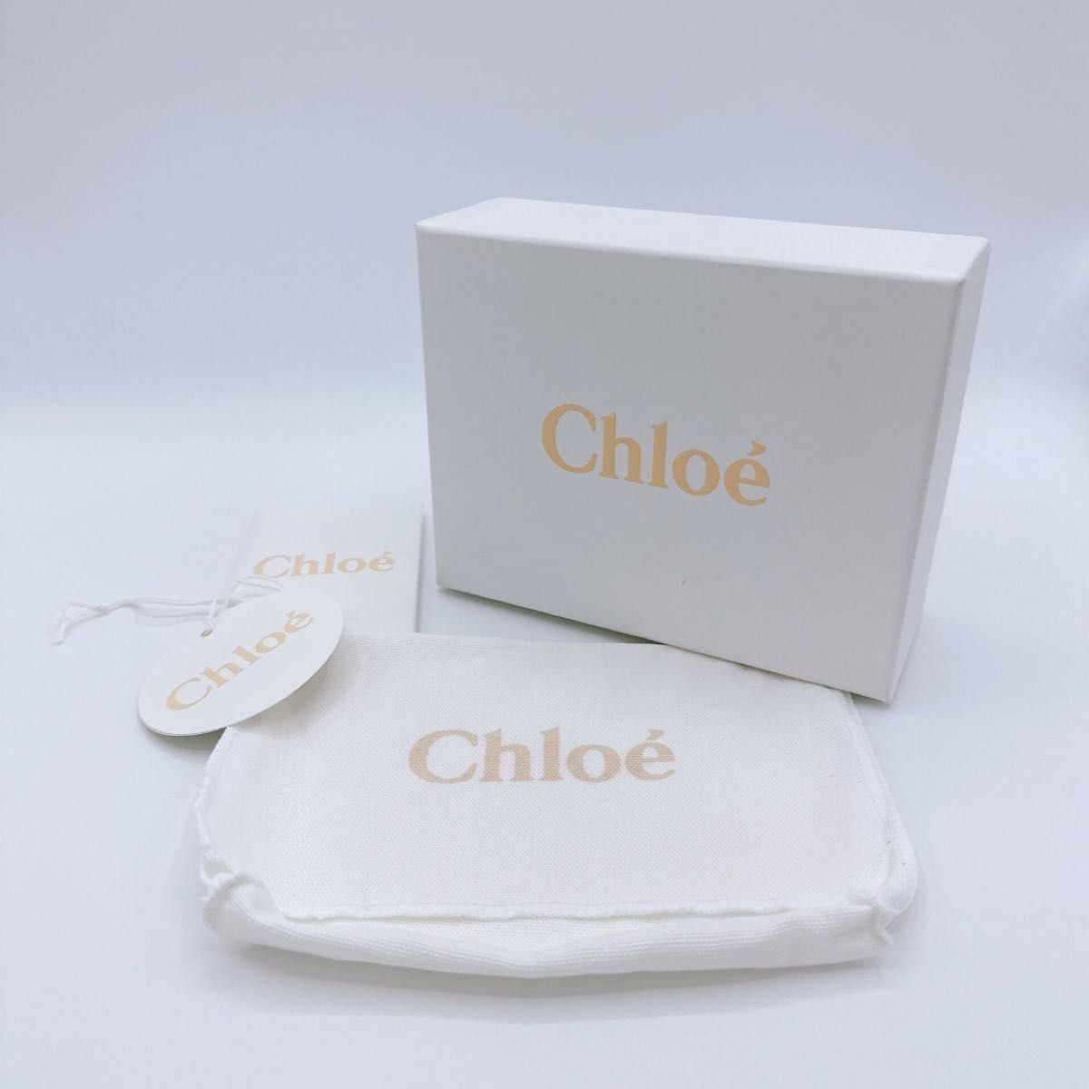Chloe  クロエ 二つ折り財布 CHC19SP066A884D4 箱・保存袋 