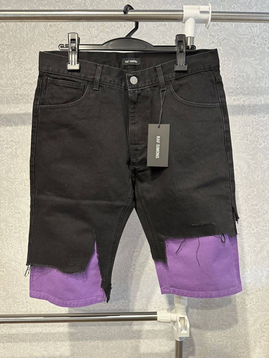 新品 32 RAF SIMONS Slim fit destroyed denim shorts ラフシモンズ デニム ショーツ ショートパンツ ダメージ ブラック パープル_画像1