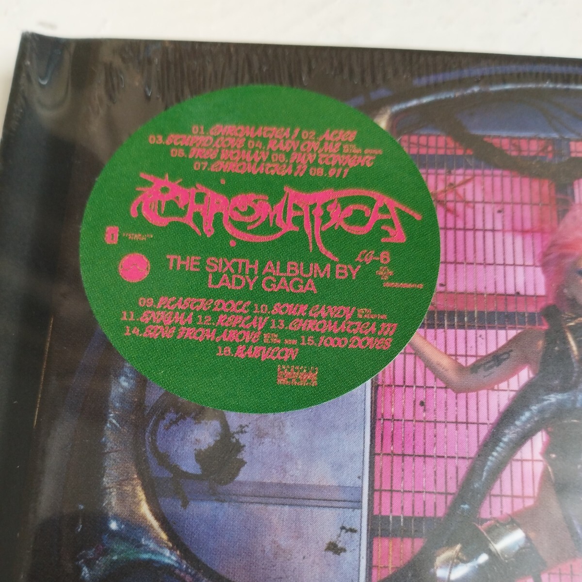 0605y1303【未開封】 レディ・ガガ CD Chromatica (Deluxe CD)_画像2