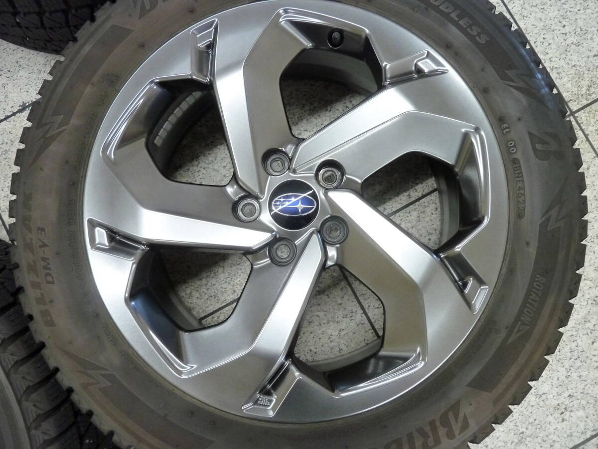 ●●2405-154 SUBARU SK フォレスター STi スポーツ 後期 ENKEI製 純正アルミ 2022年製 BLIZZAK DM-V3 225/55R18 4本セット バリ山 美品！_画像5