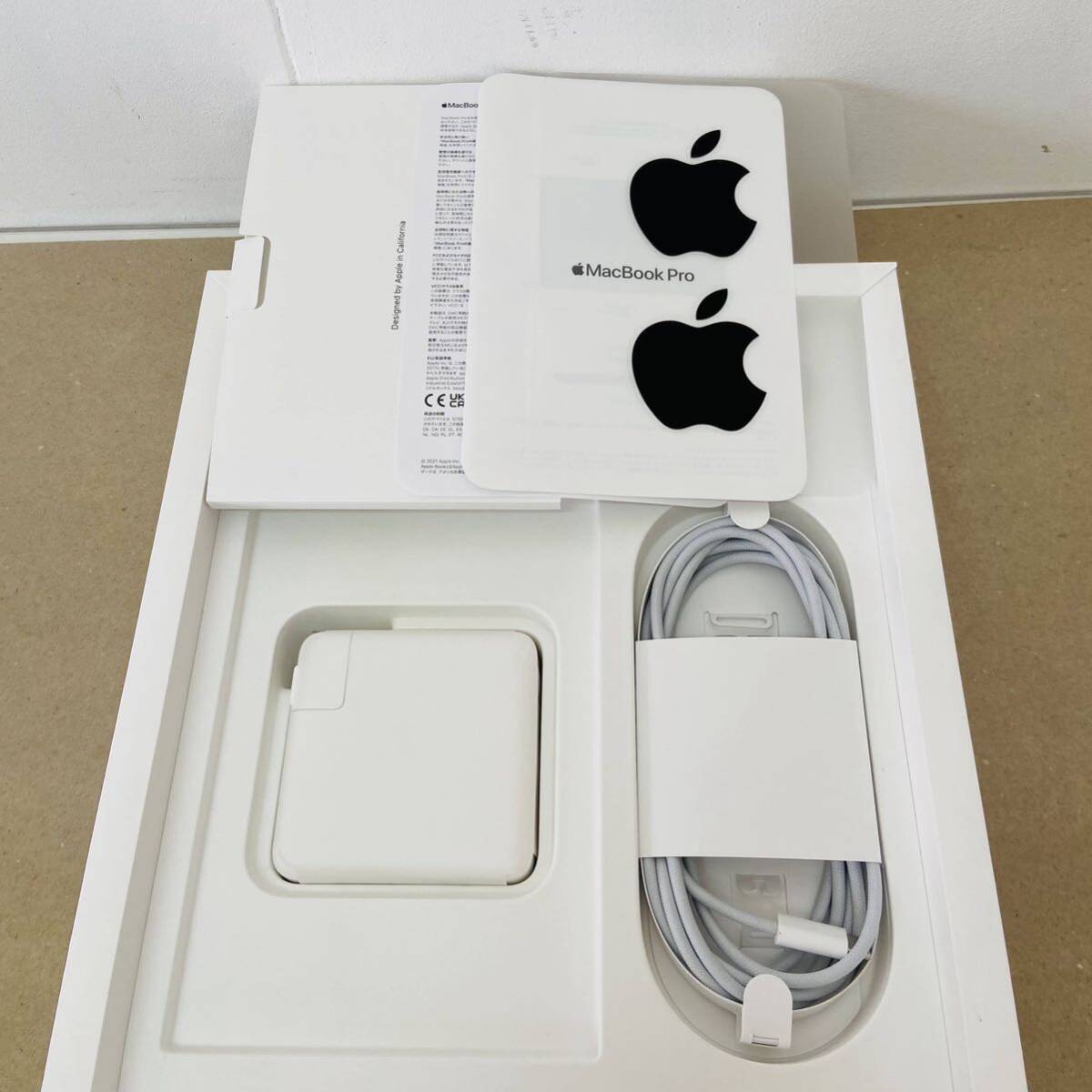美品 Apple  MacBook Pro 14インチ  M1Pro (CPU:10C/GPU:16C) 16GB  1TB    MKGT3J/A  充放電回数30回 i17523 80サイズ発送の画像5