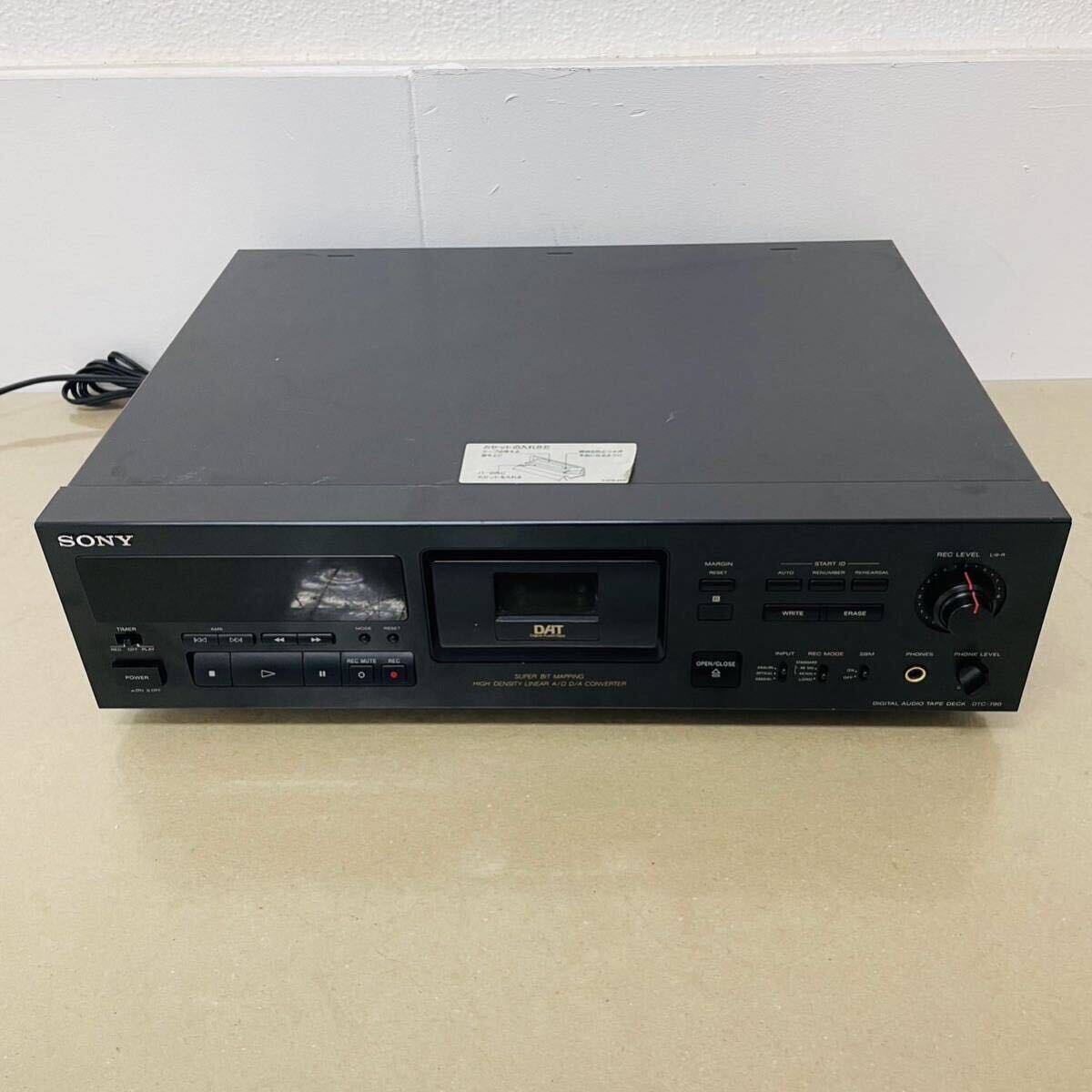 SONY　DTC-790　デジタルオーディオテープデッキ　DATデッキ　通電確認済み　　i18236 120サイズ発送　　_画像1