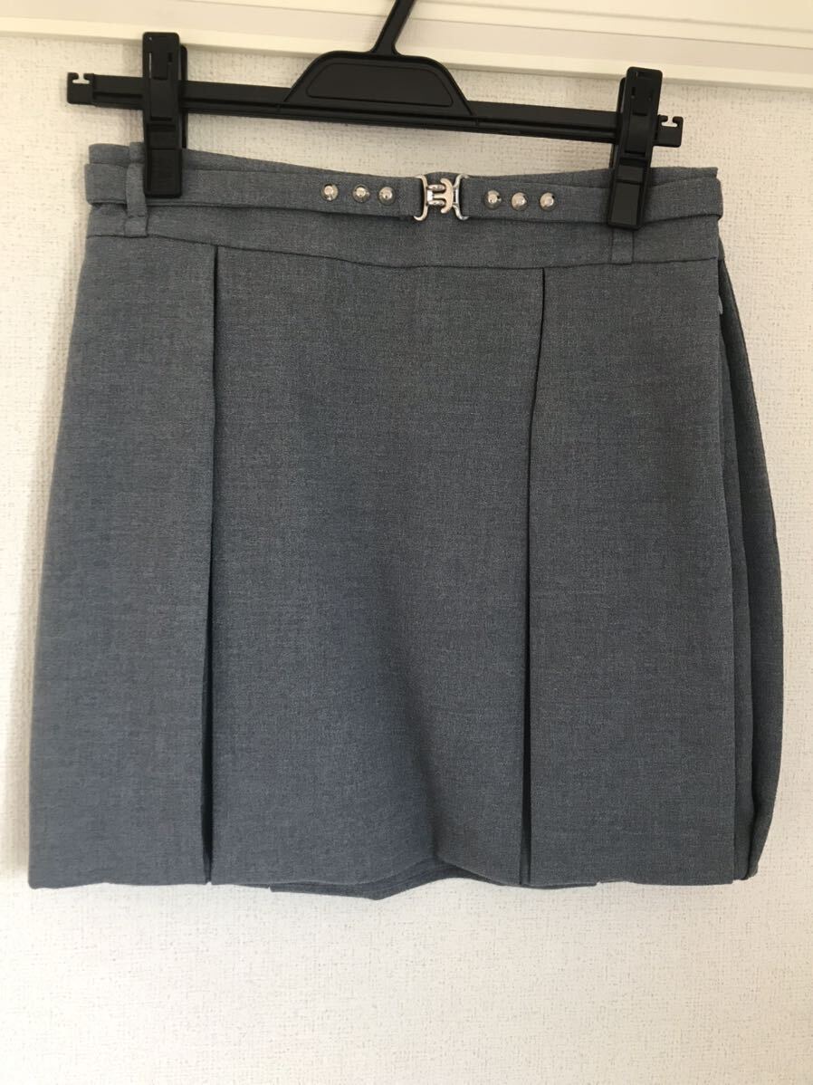 Laula ラウラ ミニスカート スカート プリーツ 未使用 美品 ジャパンブランド グレーの画像1
