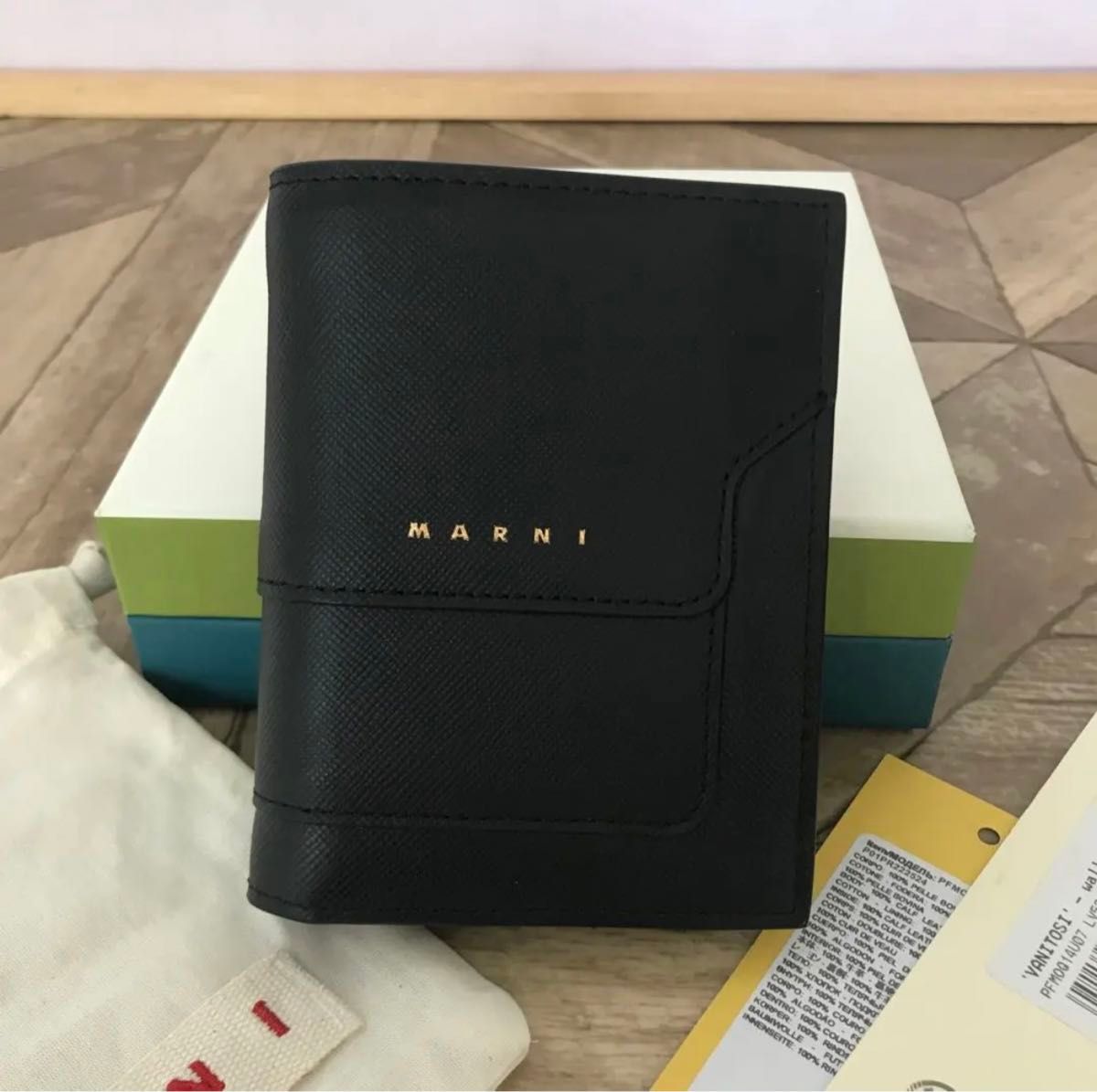 新品未使用  MARNI マルニレザー 二つ折り財布 ミニ財布　ブラック