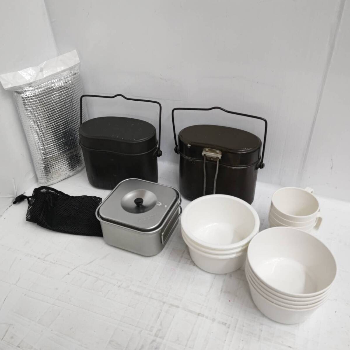 送料無料h59454 アウトドア用品 まとめ品 飯盒 はんごう ホクセイ kutaro soto プラスチック容器付 キャンプ品_画像1