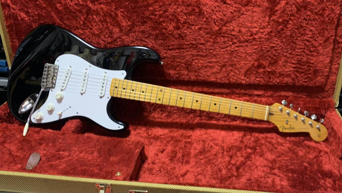 Fender JAPAN ST57 トラ目ネック Rシリアル 2004~2006年製_画像1