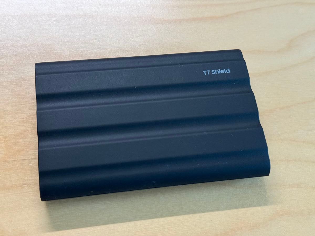 SAMSUNG T7 Shield 4TB USB-C ポータブルSSD