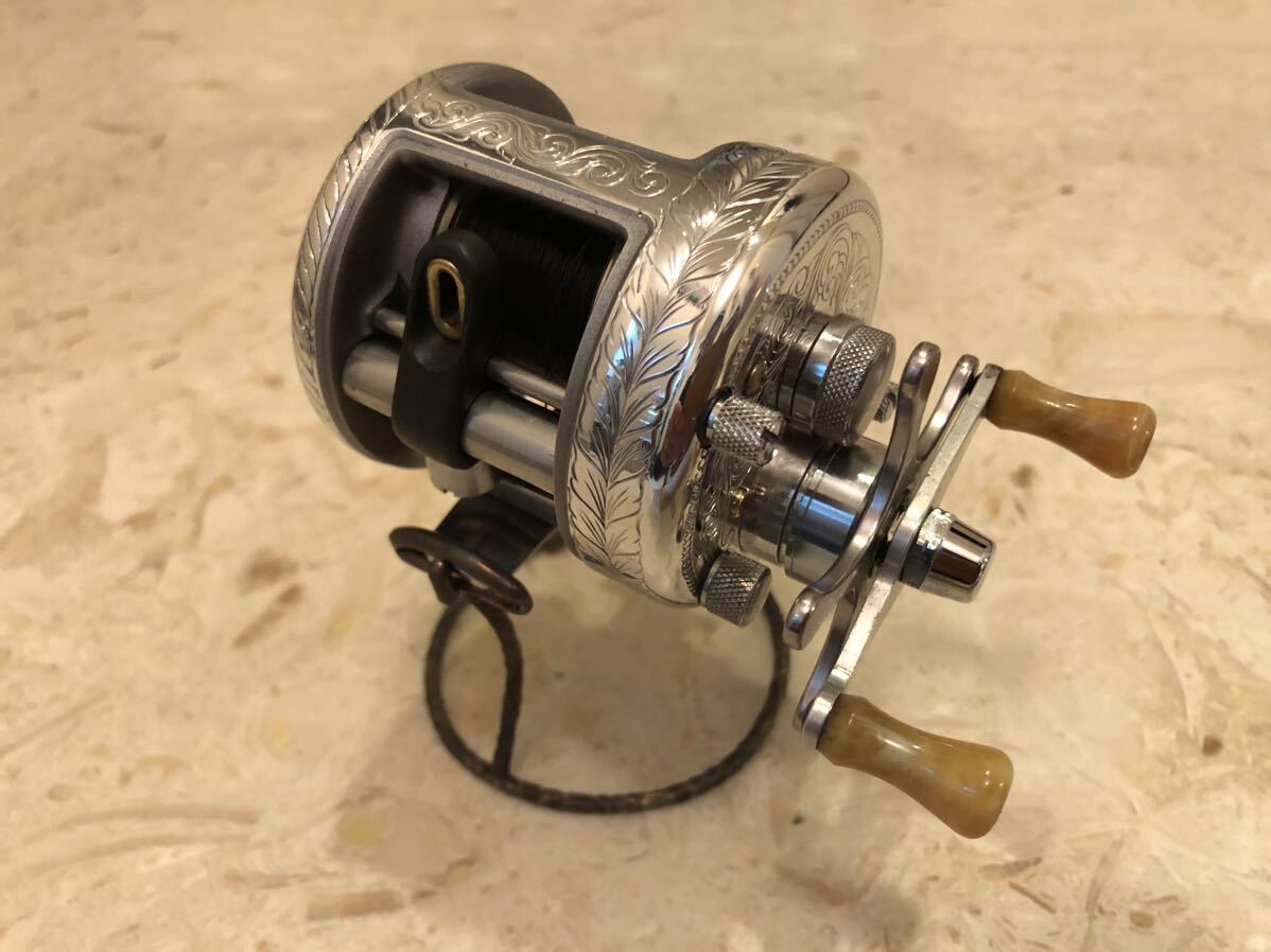 シマノ 05 カルカッタ101 透し彫り カスタム SHIMANO 彫金 シマノ 05 カルカッタ101 透し彫り カスタム SHIMANO 彫金