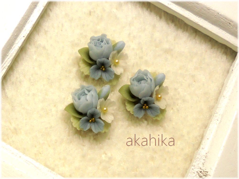 akahika*樹脂粘土花パーツ*ブーケ・カップ咲薔薇と小花・ブルー_画像1