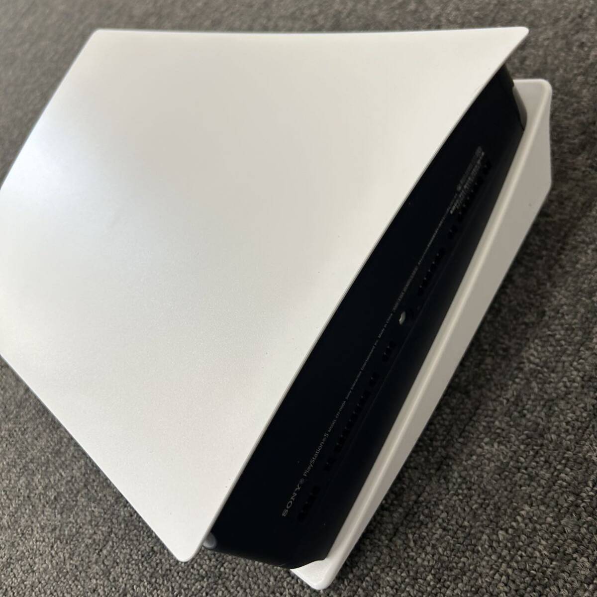 【中古品】☆SONY PlayStation 5 CFI-1100A01☆ソニー／ディスクドライブ搭載モデル／825B／プレステ5／PS5／本体／欠品なし／ゲーム機 の画像6