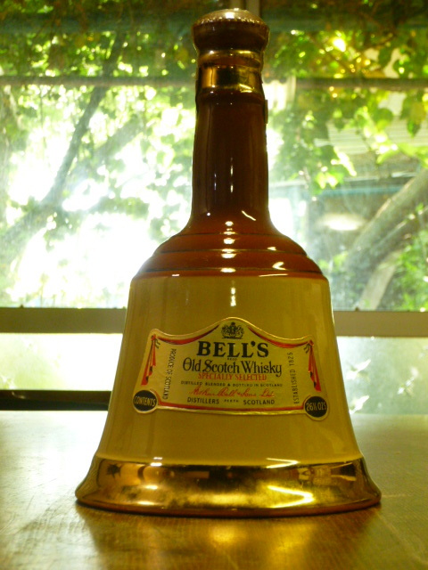 ベル「BELL'S」陶器デキャンタ 1970年代～流通か 20年以上貯蔵原酒使用 26・1/2ozs 当時最上位 グレンリベット カリラ　 BELL'S・D-0503-C_画像5